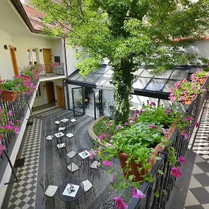 u-bile-lilie.praguehotelsweb.com/
